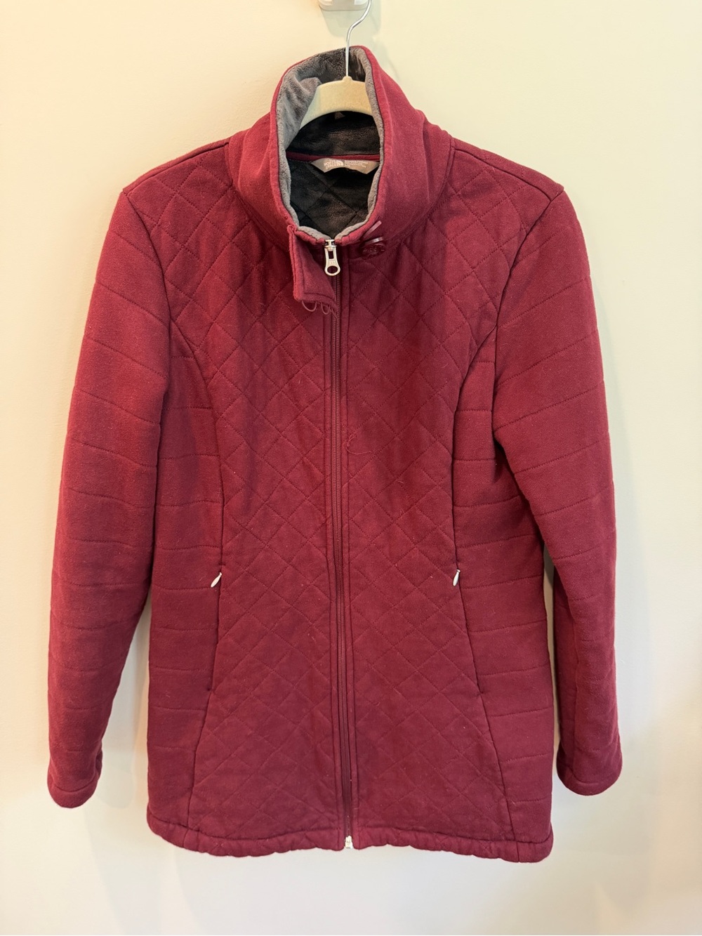 The North Face Women's Quilted Puffer Jacket - Deep Berry